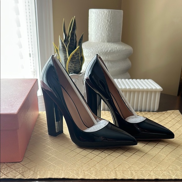 Elegant Black and White Heels - Picture 4 of 4